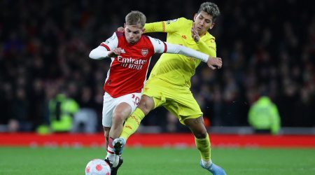Arsenal's Emile Smith Rowe in action with Liverpool's Roberto Firmino (Source: Reuters)