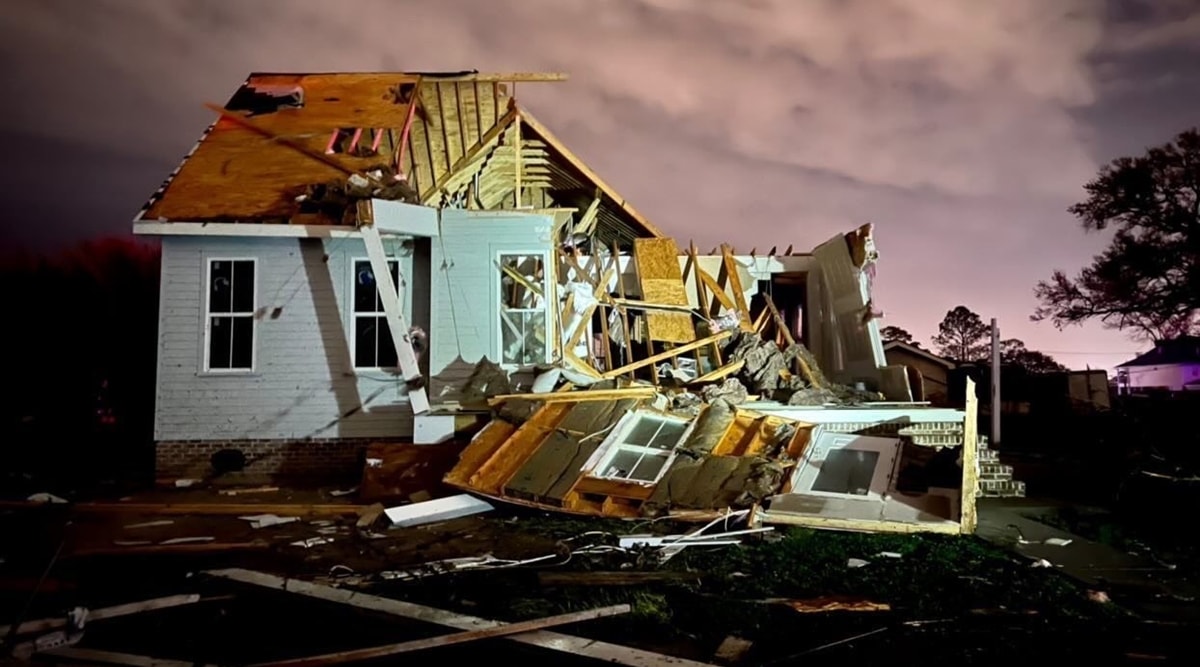 The aftermath of tornado at a suburb in Metro New Orleans, Louisiana (Twitter/@ScotPilie_Wx)