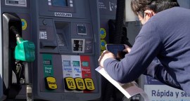 Stocks drop after crude oil prices touch $130 per barrel