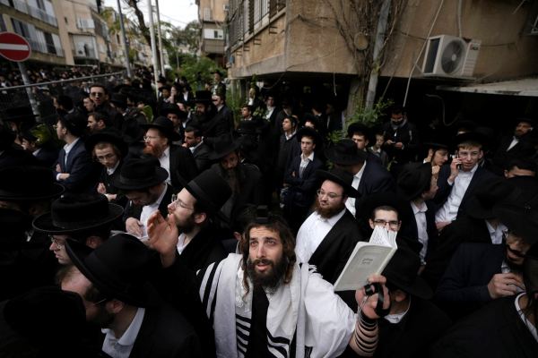 Prominent Israeli Rabbi Mourned By Thousands At Funeral 