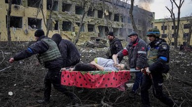 Ukraine: Russians keep pressure on Mariupol after hospital attack