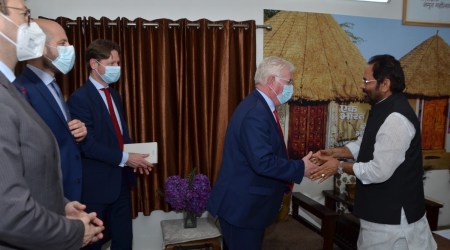 EU special representative for human rights Eamon Gilmore meets Minority Affairs Minister Mukhtar Abbas Naqvi in Delhi on Thursday.(Twitter/@EamonGilmore)