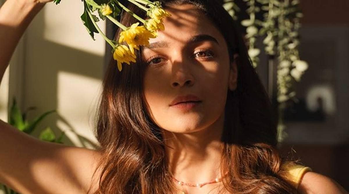 alia bhatt heads to shoot