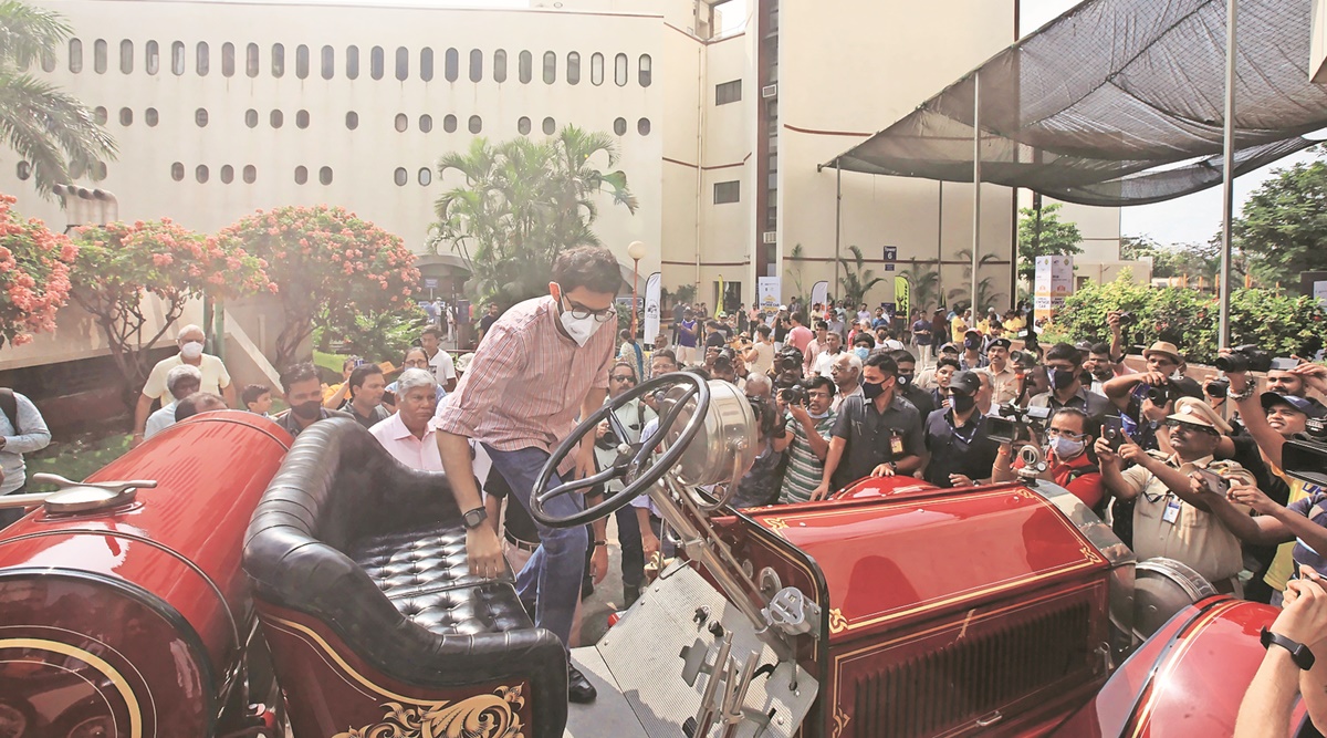 Aaditya Thackeray flags off Vintage Car Fiesta 2022 in Mumbai
