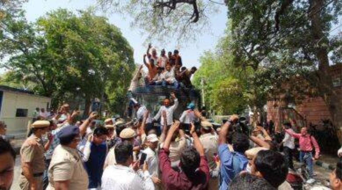 Delhi HC grants bail to eight accused of attacking Kejriwal’s residence ...