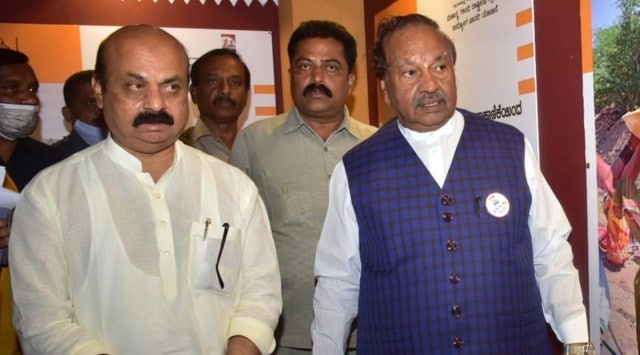 In Mysuru on Wednesday, Eshwarappa (R) had said that he was willing to step down if CM Bommai sought his resignation. (File Photo: Twitter/@ikseshwarappa)