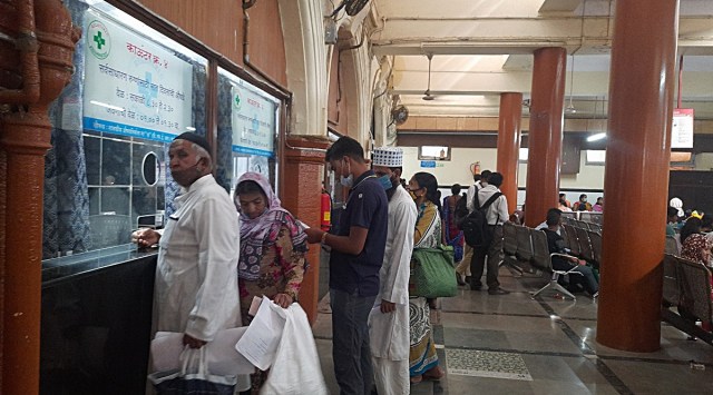 Anticipating a fourth wave of the pandemic, BMC commissioner Iqbal Singh Chahal has directed all the city's 24 wards to ramp up testing numbers to to 30,000-40,000 daily. (Express Photo)