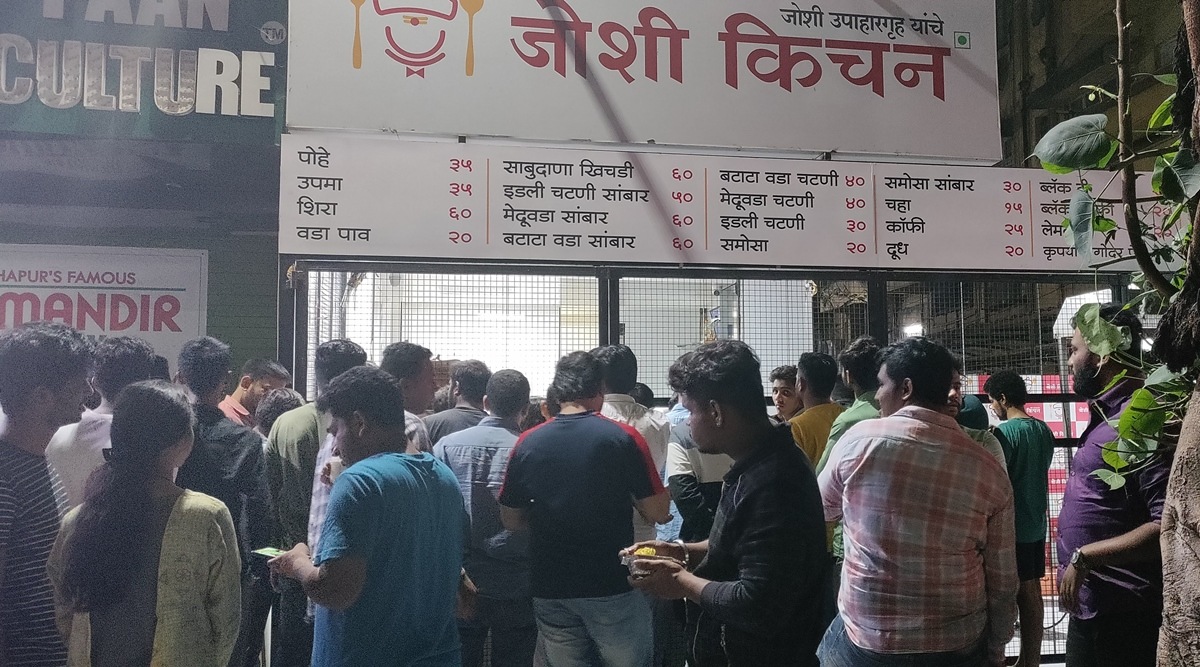 Visit late at night and you can witness a crowd of around 50-60 people that gathers in front of Joshi's Kitchen crowd. 