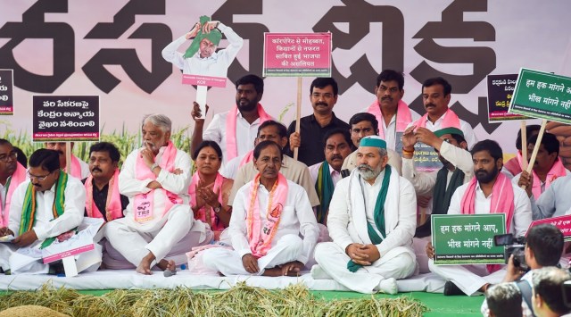 Telangana CM K Chandrashekar Rao with Bharatiya Kisan Union (BKU) Spokesperson Rakesh Tikait during a sit-in protest against Centre's paddy procurement policy, in New Delhi. (PTI)
