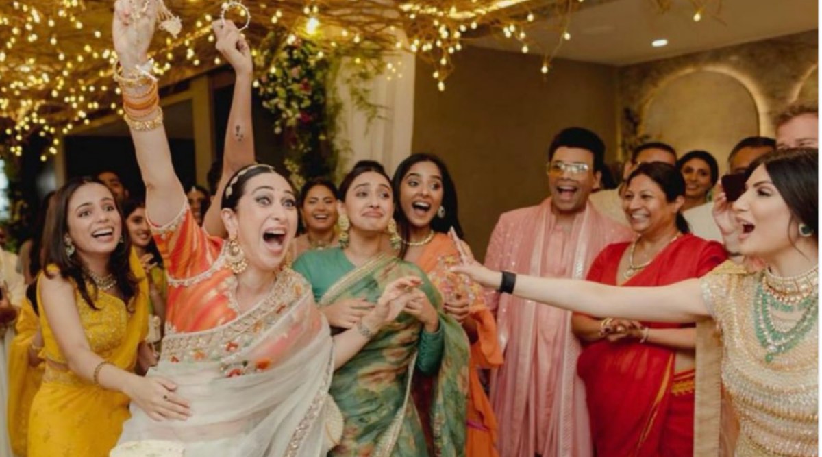 Aliya Bhat Xxx Video Com - Alia Bhatt's 'kaleera' falls on an overjoyed Karisma Kapoor, and her  expression cannot be missed. See pictures | Entertainment News,The Indian  Express