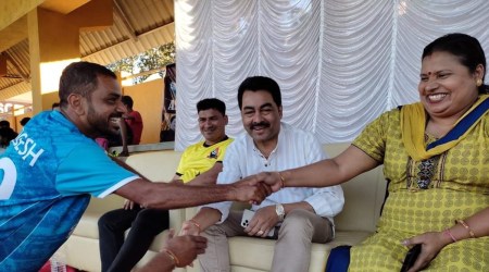 Kiran Kandolkar with his wife. (File)