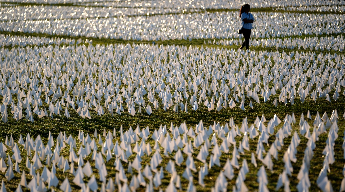 A memorial representing each American death from COVID-19, in Washington, Sept. 20, 2021. Life expectancy in the United States continued to drop in 2021, while rebounding from the pandemic in many other high-income countries, according to a new preliminary analysis that found the U.S. decline was driven largely by deaths among white Americans. (Stefani Reynolds/The New York Times)