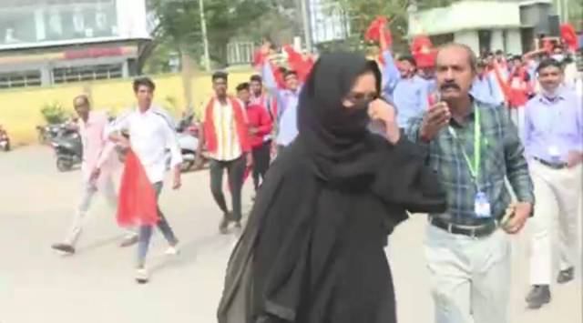 Muskan, a second-year student of BCom, was heckled by a group of men at the PES College in Karnataka’s Mandya district. (Screengrab)