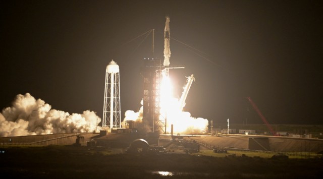 A SpaceX Falcon 9 rocket lifts off carrying three NASA astronauts and one ESA astronaut on a six-month expedition to the International Space Station, at Cape Canaveral, Florida, U.S. April 27, 2022. (REUTERS/Steve Nesius)