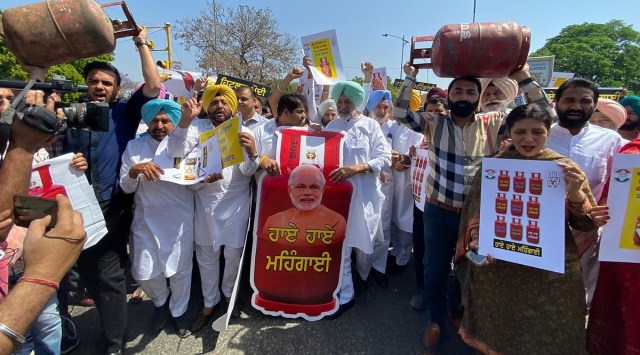 Former minister Balbir Singh Sidhu along with other Congress leaders during protest against the Central government on the issue of fuel price hike, at Phase 7 light point in Mohali (Express Photo by Jasbir Malhi)