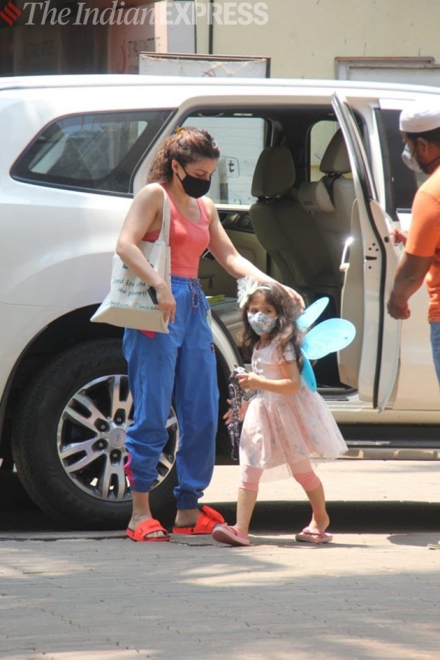 soha ali khan with daughter