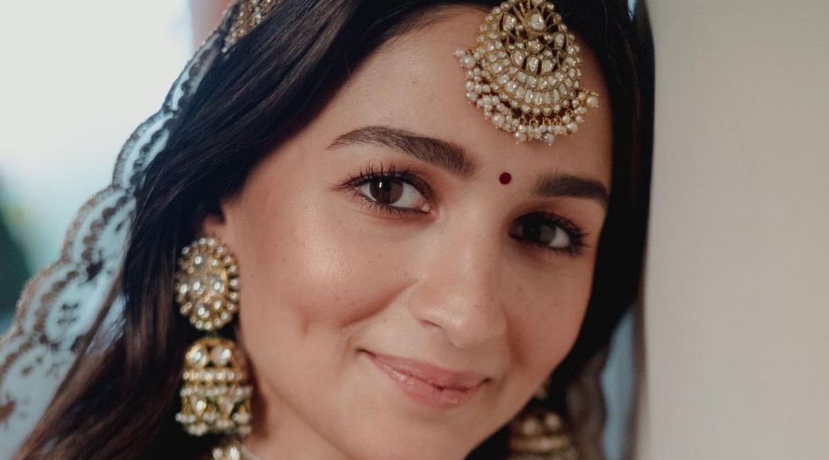Alia Batt Xxx Viedo - Alia Bhatt shares new photos from wedding day with 'cat of honour',  Riddhima Kapoor calls her 'my beautiful girl' | The Indian Express