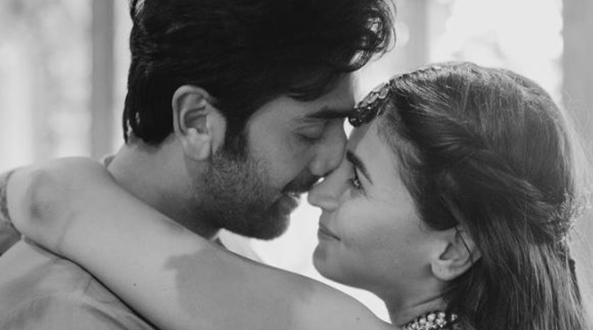 Alia Bhatt Sex Xxnx - Ranbir Kapoor introduces Alia Bhatt to his family in new wedding video:  'Say hi to my wife' | Entertainment News,The Indian Express