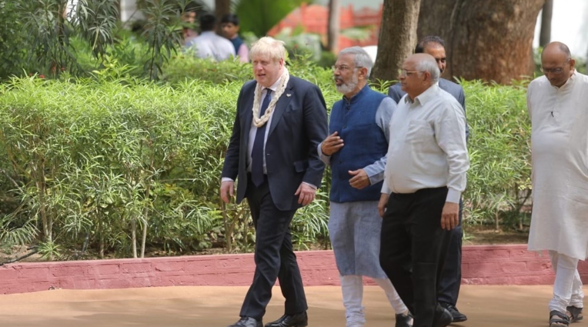 Il primo ministro del Regno Unito visita il Sabarmati Ashram, unità JCB;  Dice di capire le relazioni di Delhi con Mosca