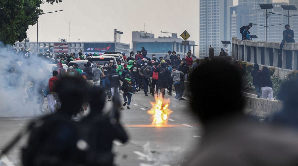 Indonesia: Thousands Of Students Protest Rumoured Election Delay ...