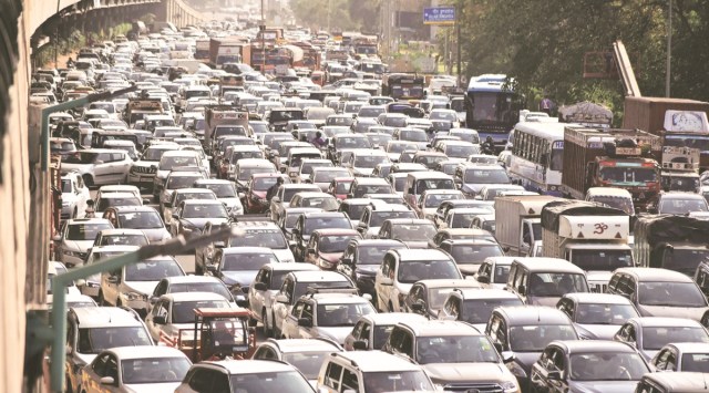 Delhi-Gurgaon Expressway, Delhi-Gurgaon Expressway accident, hydraulic crane collapse Delhi, Delhi news, Delhi city news, New Delhi, India news, Indian Express News Service, Express News Service, Express News, Indian Express India News