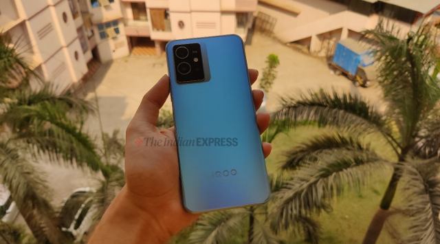 iqoo z6, iqoo z6 review, iqoo z6 phone,