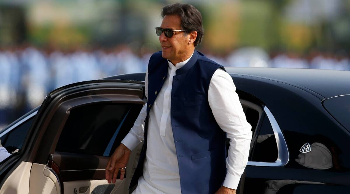 Ministro dell’informazione: Imran Khan ha ritirato un’auto ufficiale del valore di 150 milioni di rupie dopo il suo licenziamento