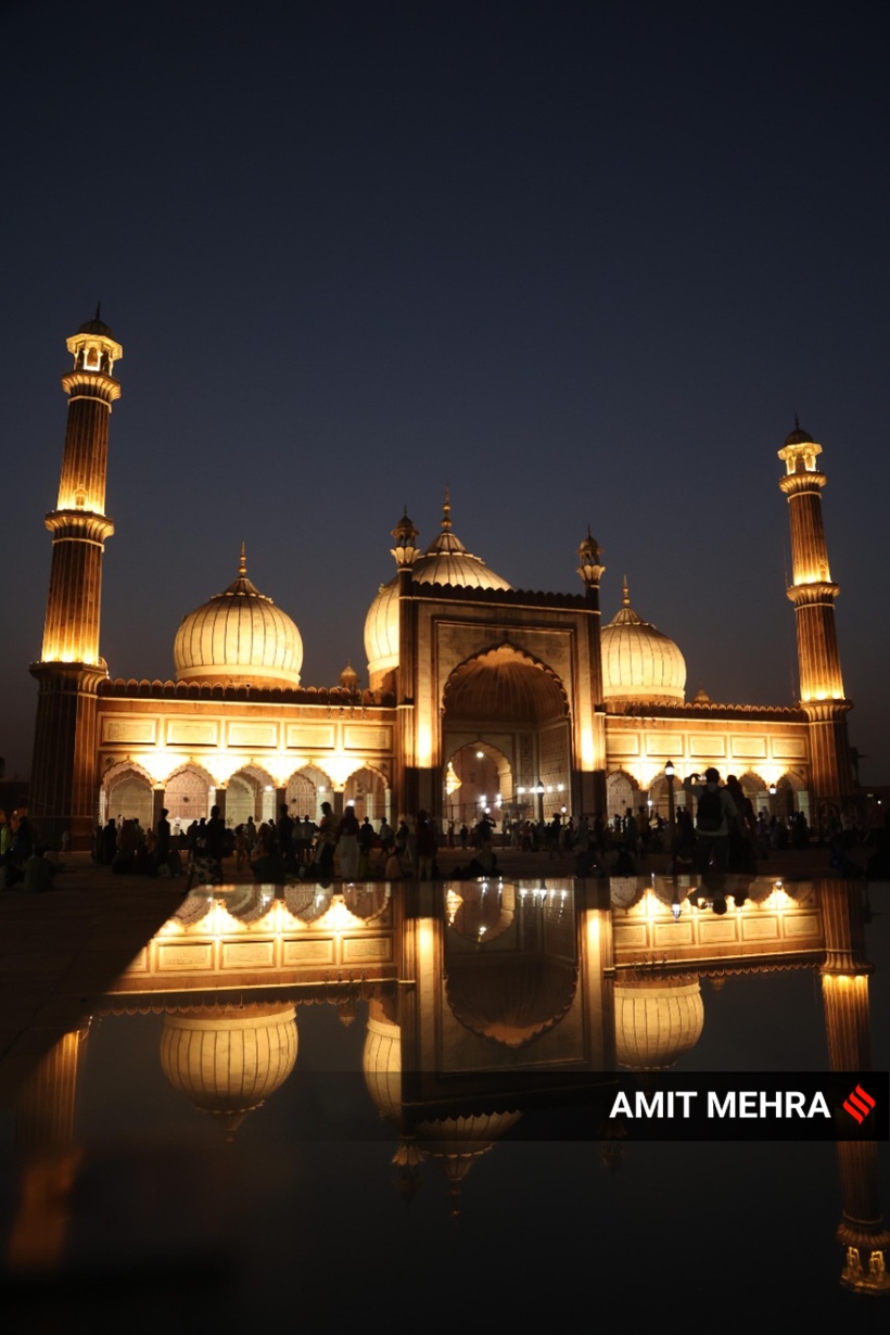 How Jama Masjid lit up on the eve of the holy month of Ramzan ...