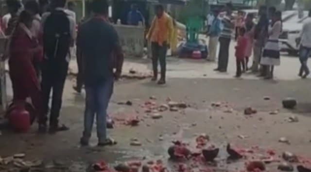 According to sources, Sri Ram Sene members wearing saffron shawls vandalised at least four pushcarts belonging to Muslims near the Sri Nuggikeri Hanumantha temple.  (Screengrab)