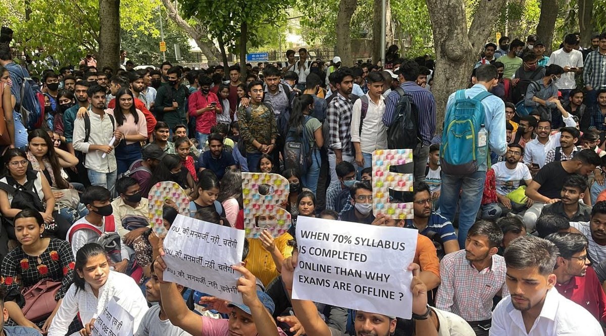 DU students stage protest against offline exams, demand online format ...
