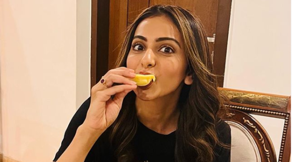 Sex Rakul Preet Singh - Rakul Preet Singh relishes this fresh, ripe fruit 'for its goodness'; find  out what it is | Lifestyle News,The Indian Express
