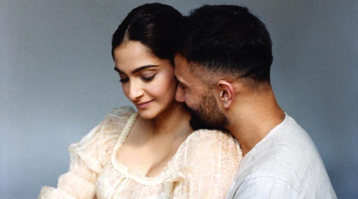 Sonam Kapoor New Xnx - Mom-to-be Sonam Kapoor looks radiant in new photos with Anand Ahuja |  Lifestyle News,The Indian Express