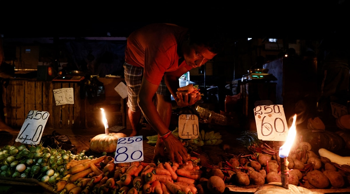 A vendor prepares a vegetables bag for a customer at the main market as the generator was broken, amid the country's economic crisis in Colombo, Sri Lanka, April 20, 2022. (Reuters)