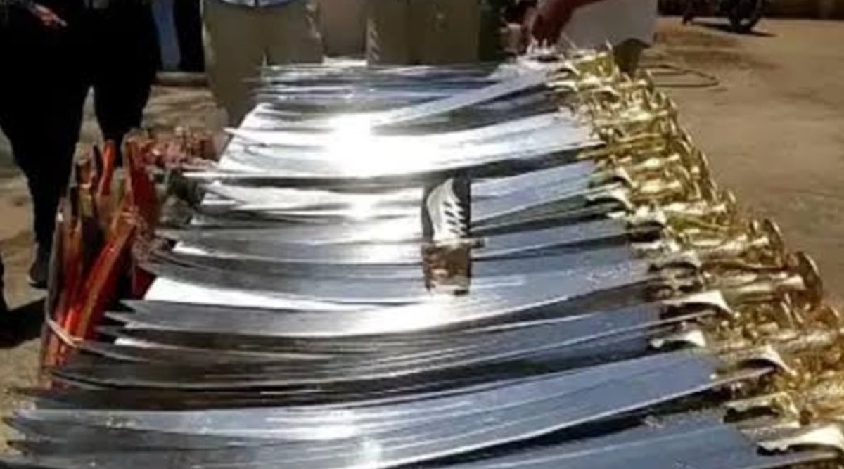 Maharashtra swords seized, Mumbai police, Maharashtra police seize swords, Mumbai-Agra highway, Mumbai news, Indian express