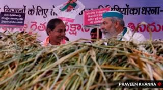 Tikait by his side, Telangana CM holds dharna in Delhi on paddy procurement issue
