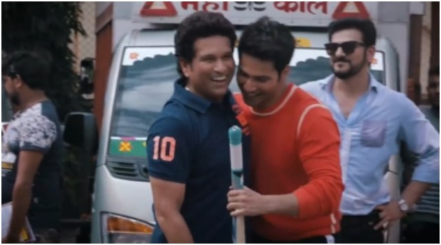 Varun Dhawan and Sachin Tendulkar played gully cricket in 2019. (Photo: Sachin Tendulkar/Instagram)