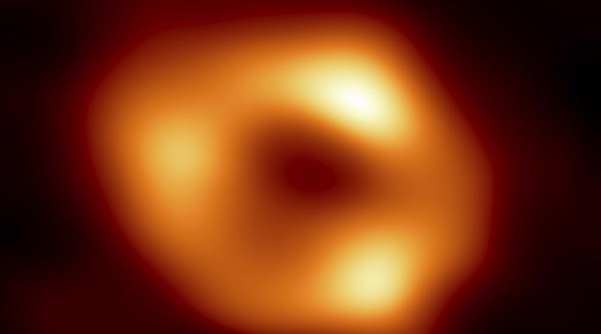 astronomers-capture-1st-image-of-milky-way-s-huge-black-hole