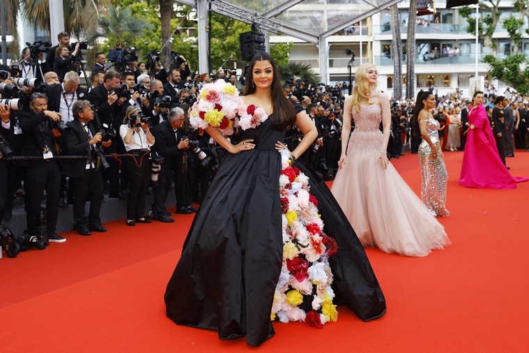 ¡Delicia floral! Aishwarya Rai Bachchan deslumbra en la alfombra roja de Cannes 2022 con un vestido negro