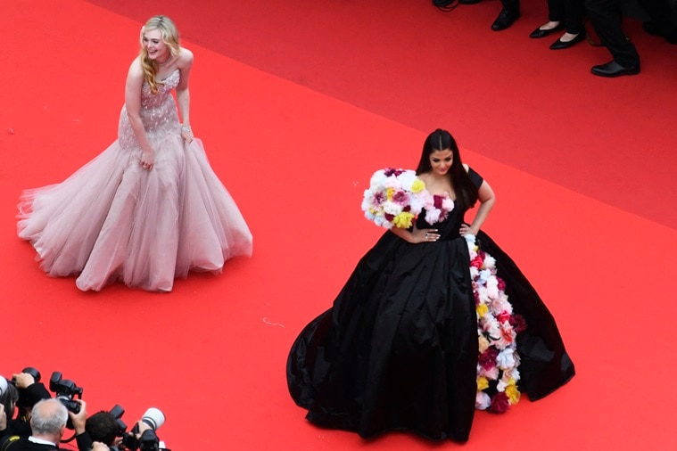 ¡Delicia floral! Aishwarya Rai Bachchan deslumbra en la alfombra roja de Cannes 2022 con un vestido negro