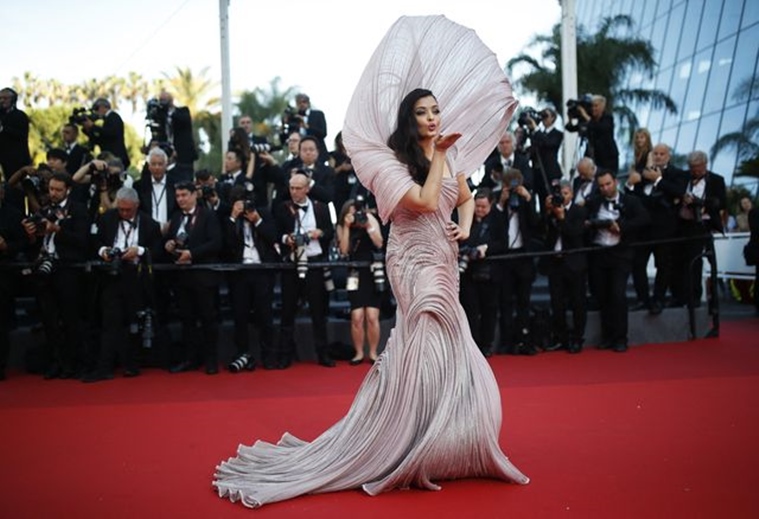 Cannes 2022: Aishwarya Rai Bachchan se roba el espectáculo con un vestido esculpido inspirado en el 'nacimiento de Venus'