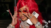 Cardi B shows how she changes diapers with long nails; netizens are amused