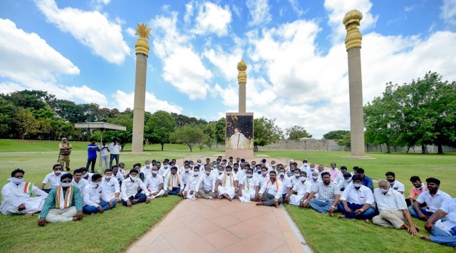 Sriperumbudur: Congress workers led by CLP leader K Selvaperunthagai stage a protest after the release of A.G. Perarivalan, a convict in the Rajiv Gandhi assassination case, at Rajiv Gandhi Memorial in Sriperumbudur, Thursday, May 19, 2022. (PTI Photo/R Senthil Kumar)