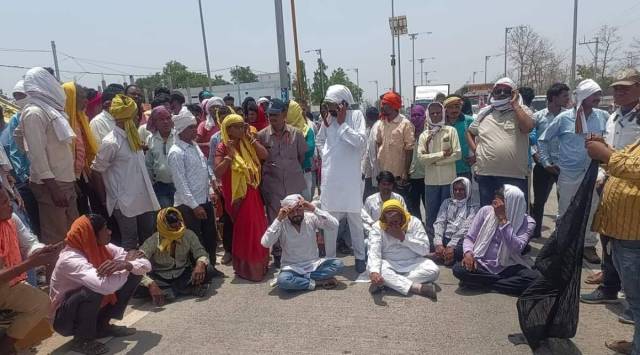 Cogress protest on the Jabalpur-Nagpur highway following the incident. (Photo: Twitter/@INCMP)