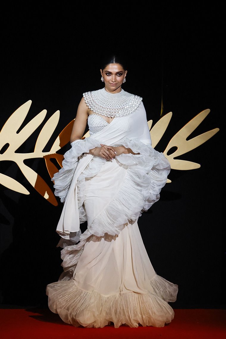 Deepika Padukone Wows in White Anarkali at “Chennai Express” First Look —  Indian Fashion