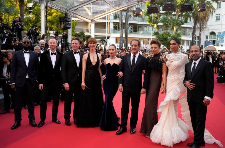 Deepika Padukone Looks Regal In White Ruffled Saree With Statement Pearl  Neckpiece At Cannes 2022, See Her Stunning Pics - News18