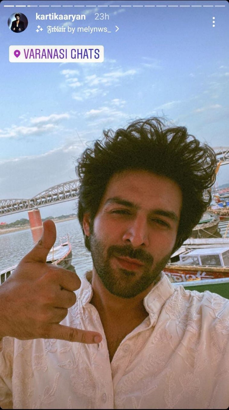 Kartik Aaryan, Kartik Aaryan news, Kartik Aaryan in Varanasi, Kartik Aaryan Varanasi photos, Kartik Aaryan travelling Varanasi, indian express news