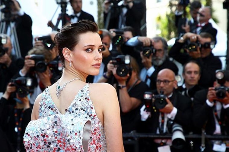 Katherine Langford, Katherine Langford Cannes, Katherine Langford en la alfombra roja de Cannes, Katherine Langford en el Festival de Cine de Cannes, entrevista de Katherine Langford, Katherine Langford Cannes 2022, moda de Katherine Langford, maquillaje de Katherine Langford, cuidado de la piel de Katherine Langford, noticias indias expresas