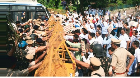 Mohali, UT-Mohali border, Contractual teachers protest, Punjab news, Chandigarh city news, Chandigarh, India news, Indian Express News Service, Express News Service, Express News, Indian Express India News