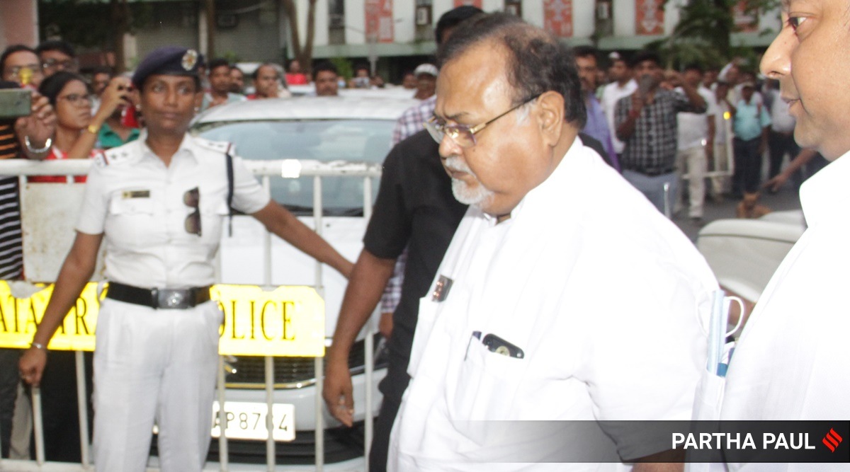 Former West Bengal education minister Partha Chatterjee arrives to appear before the CBI for questioning in connection to the alleged irregularities in the School Service Commission (SSC) recruitment in the state. (Express photo by Partha Paul)
