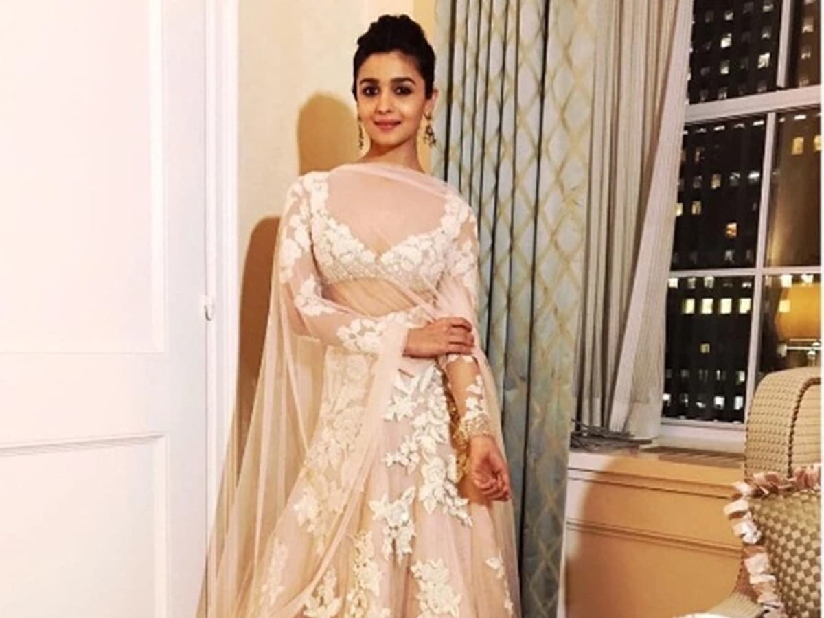 Parineeti Chopra's modern bridal look in ivory Manish Malhotra lehenga:  Decoded - India Today